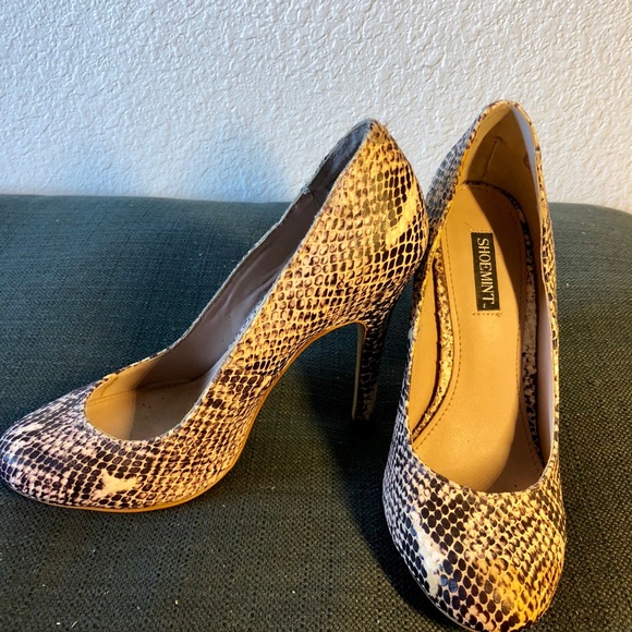 Shoemint rounded toed 3.75” heel high size 5M - Picture 2 of 6